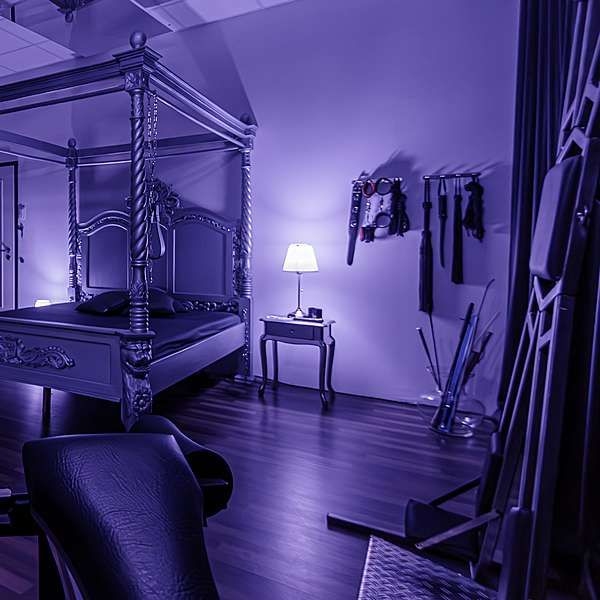 Atrium Berlin | Peitsche - Deutschlands bestes Portal für Dominas BDSM & Fetisch