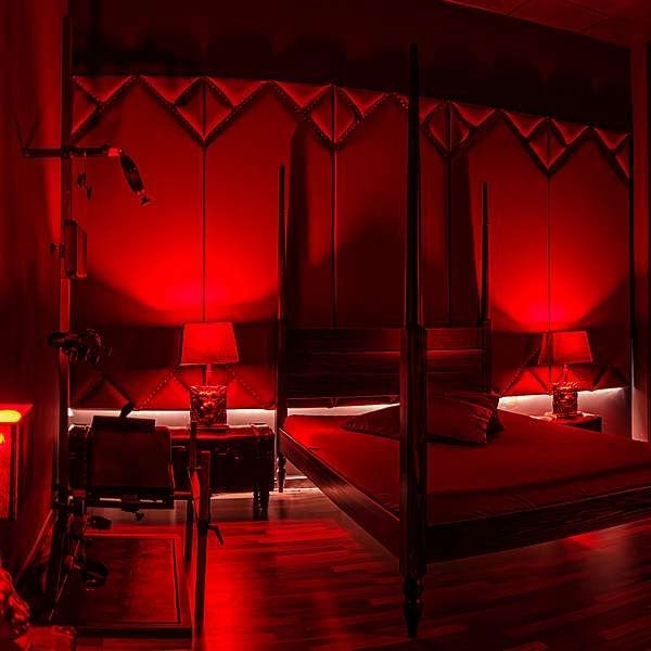 Atrium Berlin | Peitsche - Deutschlands bestes Portal für Dominas BDSM & Fetisch