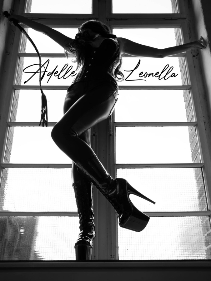 Adelle Leonella | Peitsche - Deutschlands bestes Portal für Dominas BDSM & Fetisch