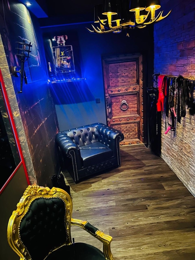 SM Mietstudio Dietzenbach | Peitsche - Deutschlands bestes Portal für Dominas BDSM & Fetisch